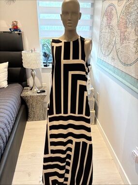 Donna Morgan Black and White Geometric Maxi Dress